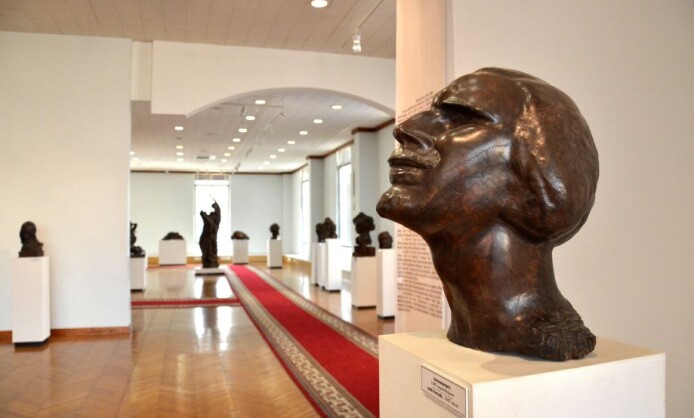 Главное здание МРМИИ имени С. Д. Эрьзи Главное здание МРМИИ имени С. Д. Эрьзи