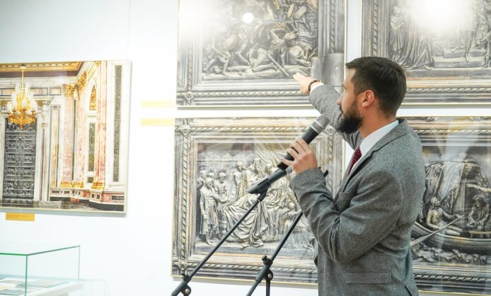 «Воин. Миротворец. Молитвенник. Образ святого благоверного князя Александра Невского в убранстве Исаакиевского и Сампсониевского соборов и храма Спас на Крови». «Воин. Миротворец. Молитвенник. Образ святого благоверного князя Александра Невского в убранстве Исаакиевского и Сампсониевского соборов и храма Спас на Крови».