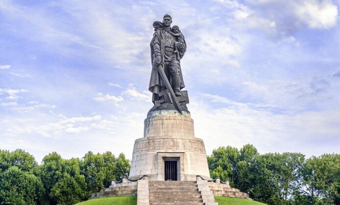 ТЕ, КТО БРАЛ БЕРЛИН. Фотовыставка ко Дню Победы