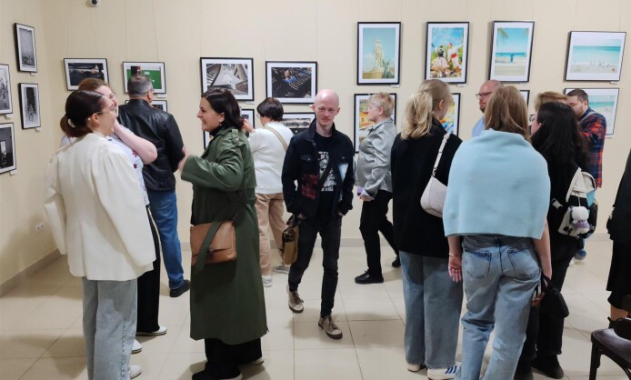 Выставка "Перекрестки жизни"  Выставка "Перекрестки жизни"