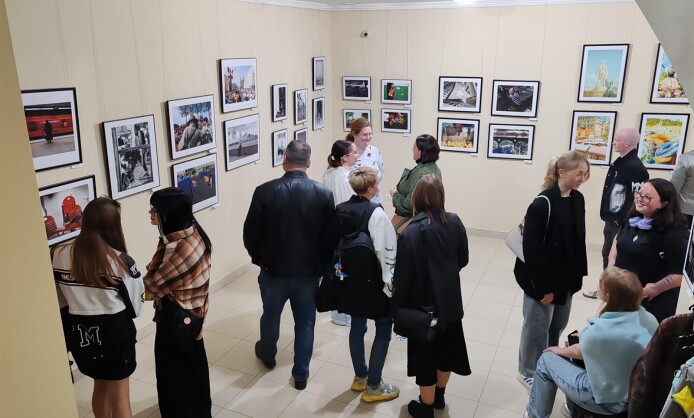 Выставка "Перекрестки жизни"  Выставка "Перекрестки жизни"