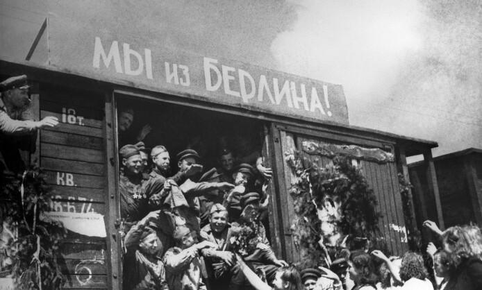 «С „Лейкой“ и блокнотом. Военные фотокорреспонденты ТАСС 1941–1945 гг.»