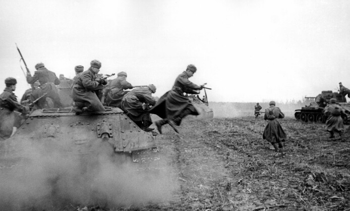 «С „Лейкой“ и блокнотом. Военные фотокорреспонденты ТАСС 1941–1945 гг.»