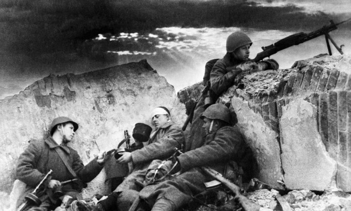 «С „Лейкой“ и блокнотом. Военные фотокорреспонденты ТАСС 1941–1945 гг.»