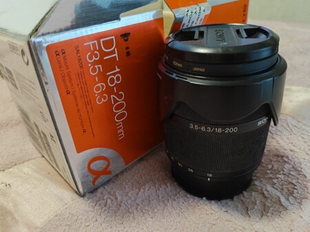 Sony alfa100 + кит 18-70/3.5-5.6 +18-200+sony hvl f43am