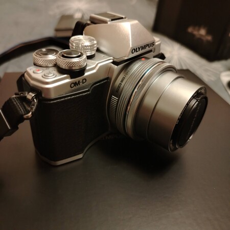 Olympus OM-D E-M10 Mark II + 2 объектива