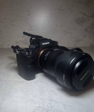 Продам Sony A7 III + Tamron 28–75mm f/2.8 RXD 