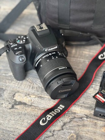 Canon EOS 250D