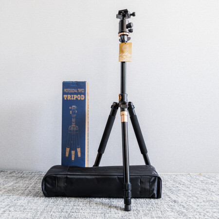 Фотоштатив с шаровой головой и горизонт. колонной