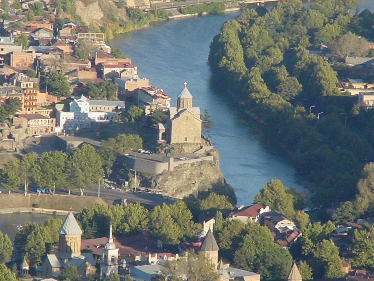 Храм Метехи (панорама Тбилиси)