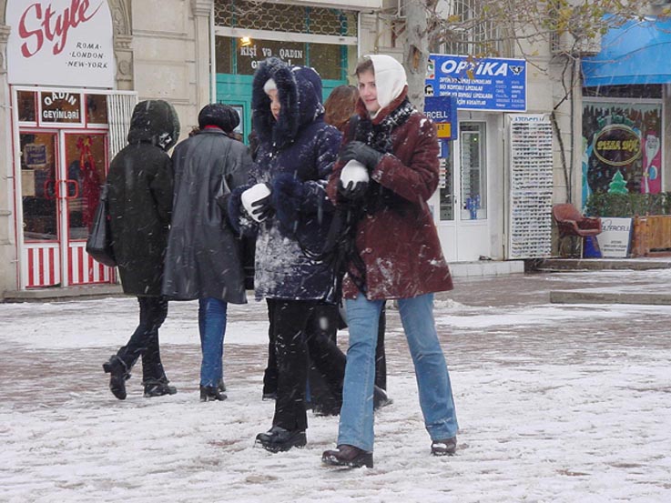 В Баку выпал первый снег!!!