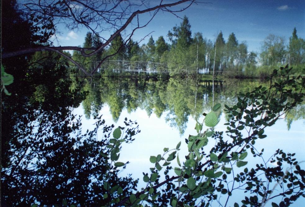 То ли небо в озера упало, то ли озеро в небе плывет.