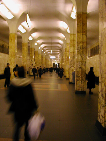 Московский темп (Станция метро Автозаводская)