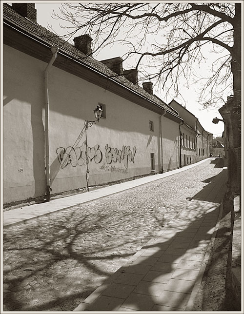 Тени в полдень