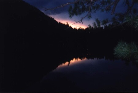 Закат над Мертвым Озером