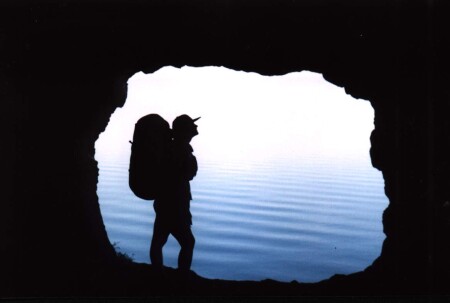 Силуэт на фоне Байкала