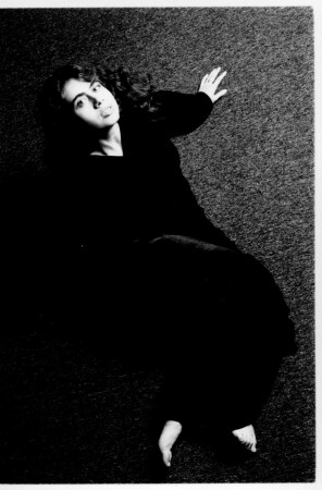 Девушка в темноте