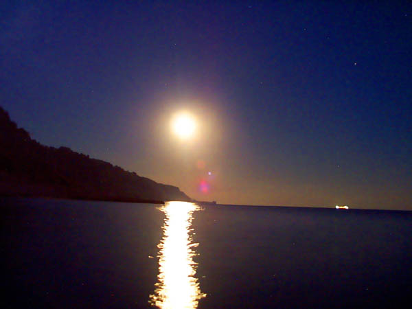 Лунная дорожка на море