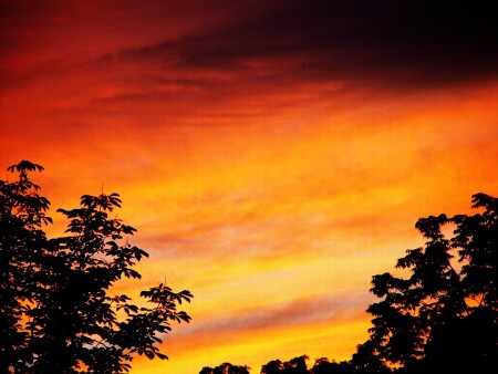 Небо в огне.