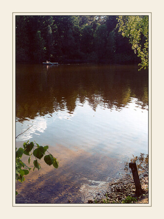 У воды