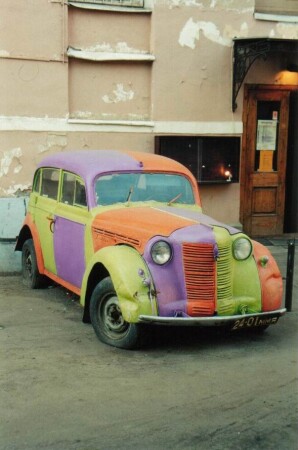 Автомобиль у клуба Woodstock