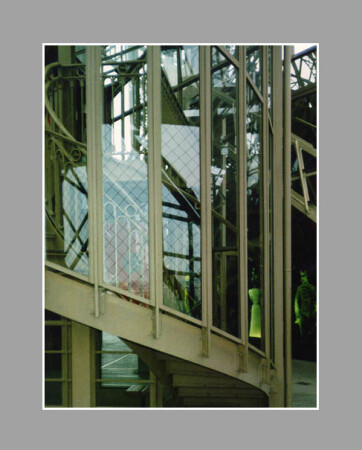 внутри Эйфелевой башни