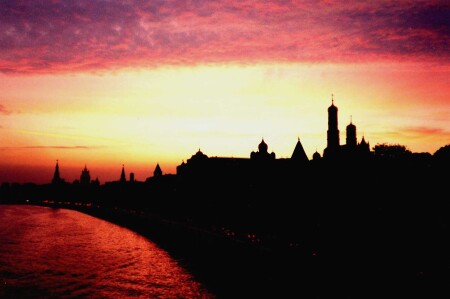 Кроваво-алая Москва