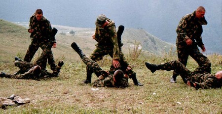 Сошлись в рукопашной.
