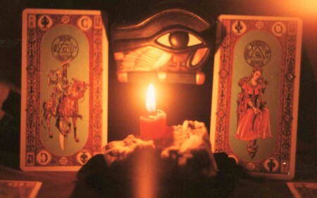 Раз в Крещенский вечерок девушки гадали... За ворота башмачок, правда, не бросали...