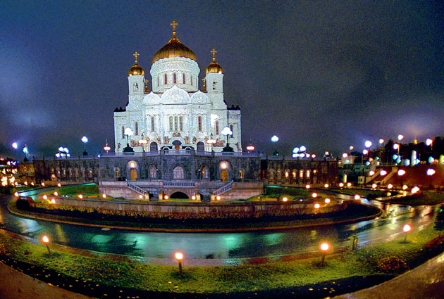 Храм на бассейне "Москва"