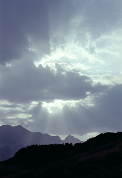 За облаками