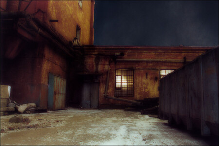 заводской дворик