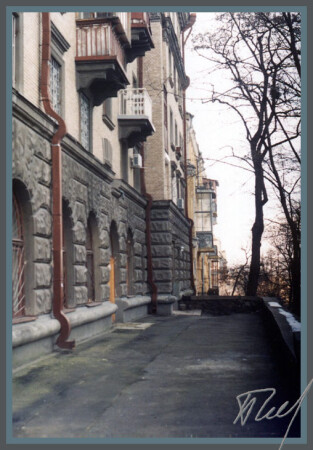 Киев. Дом на Толстого.