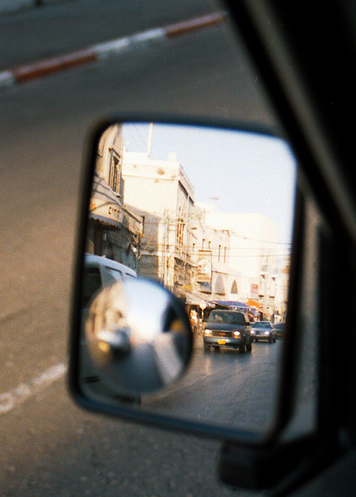 В зеркале