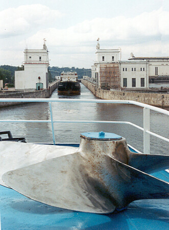 воспоминания о лете холодной зимней ночью.