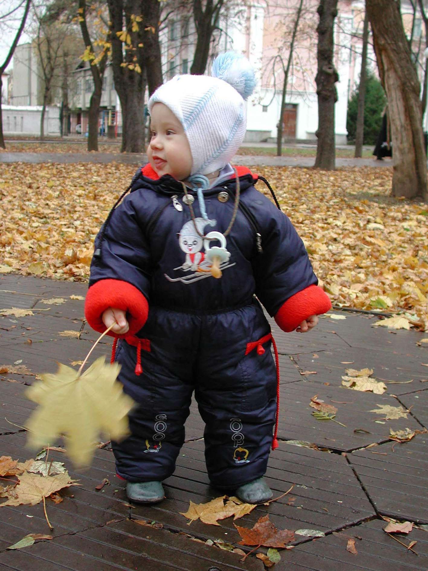 Шел по улице малышь...