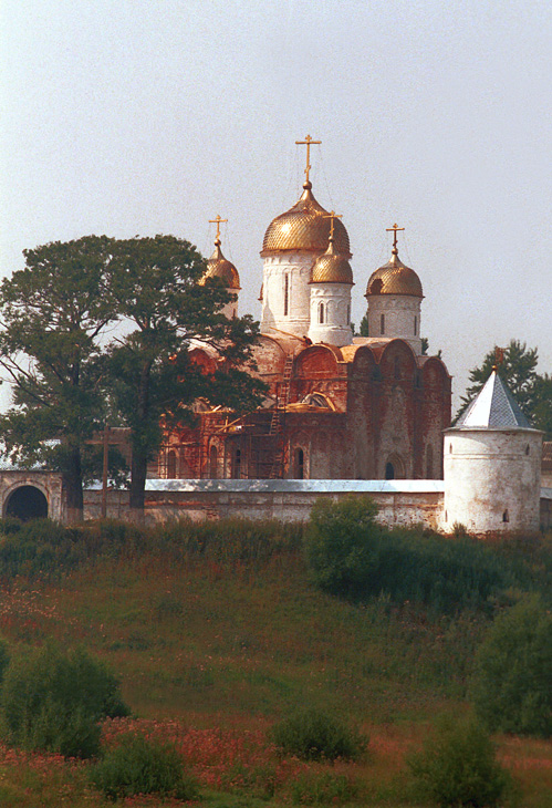 ХРАМ НА БЕРЕГУ РЕКИ МОСКВА