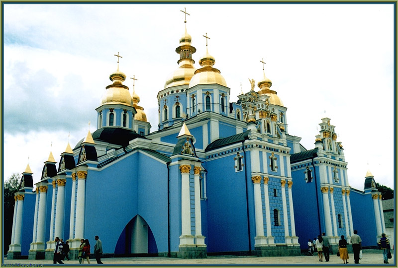 Златоверхий