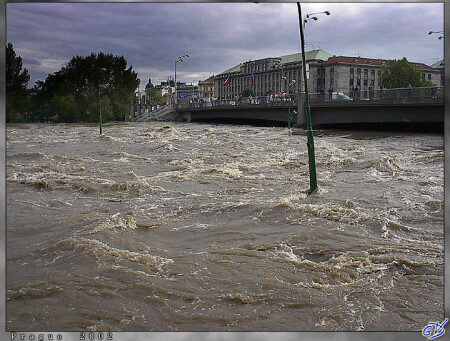 Из серии "Пражское наводнение, 2002 год."
