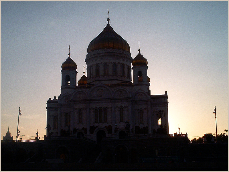 ...Москва-город контрастов....