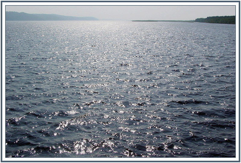 Река и солнце.