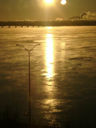 Лед под утренним солнцем
