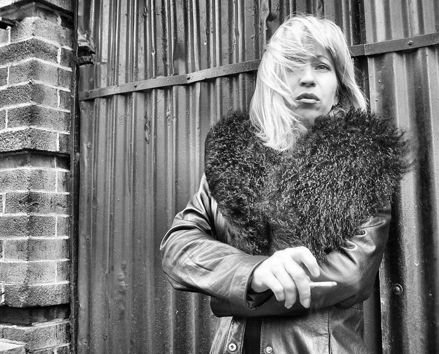 WOMAN ON THE WIND. . ./НЬЮ-ЙОРК/