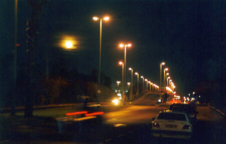 Luna nad vechernim gorodom