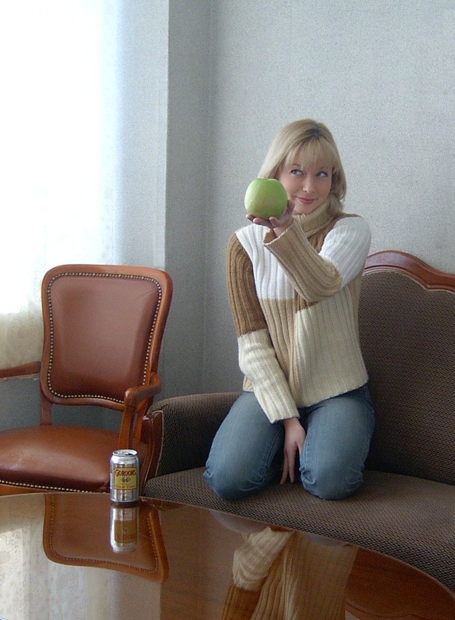 Хочешь...яблока?...