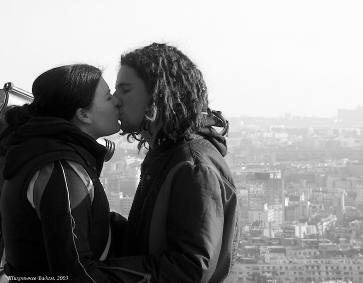 Paris mon amour. Eiffel kiss