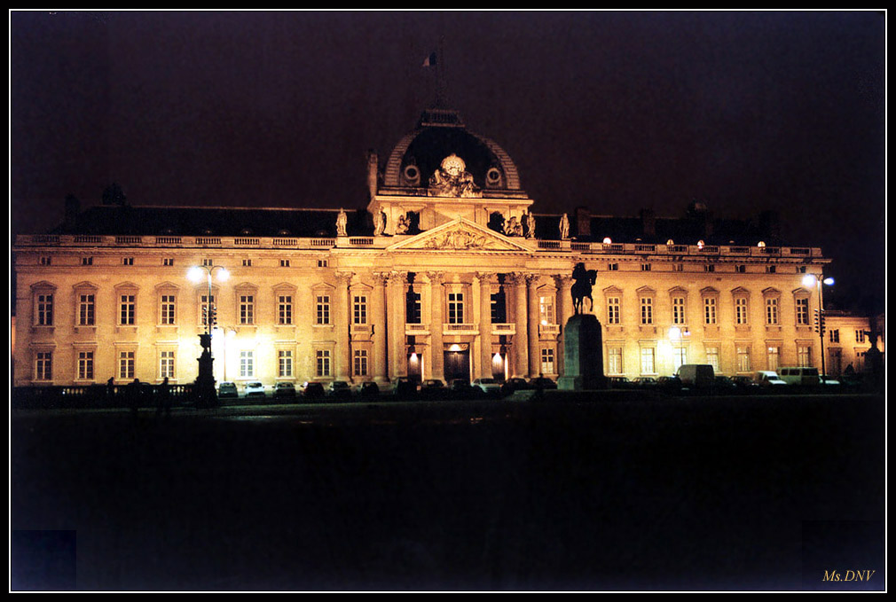 Прогулки по Парижу без штатива 1 - Ecole Militaire