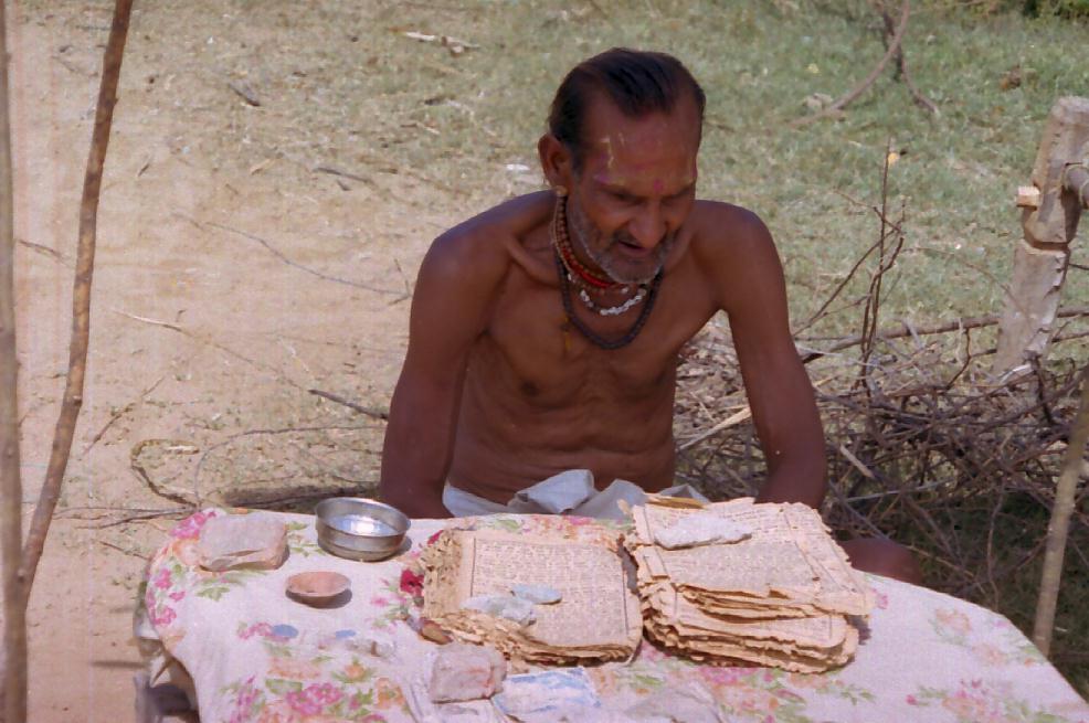 Sadhu v Indii (svjatoi chelovek)