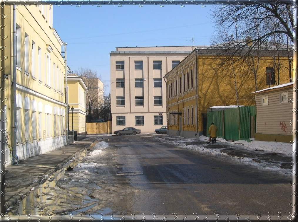 Нежно-желтая весенняя Москва