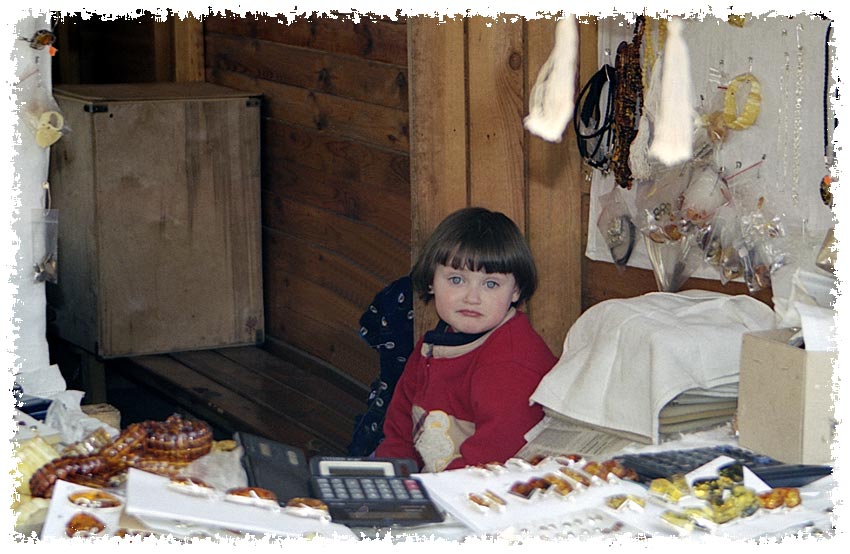 Продавец отошел...а я сторожу!